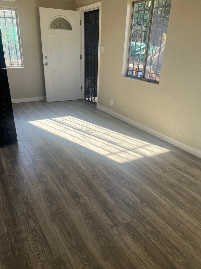 Foto del edificio - 1207 N Hazard Ave