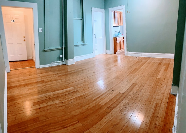 Photo - 802 W 31st St (Chicago, IL) Apartment