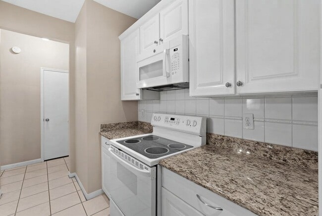 Building Photo - 7300 Regency Square Ct
