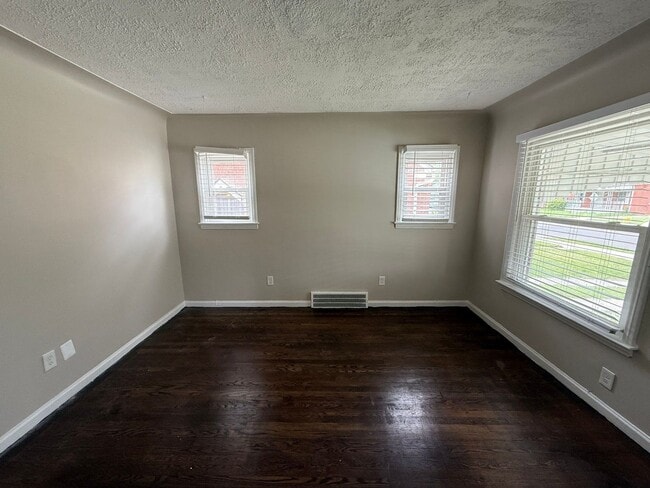 Foto del edificio - Fully Renovated 3-Bedroom Home – Move-In R...