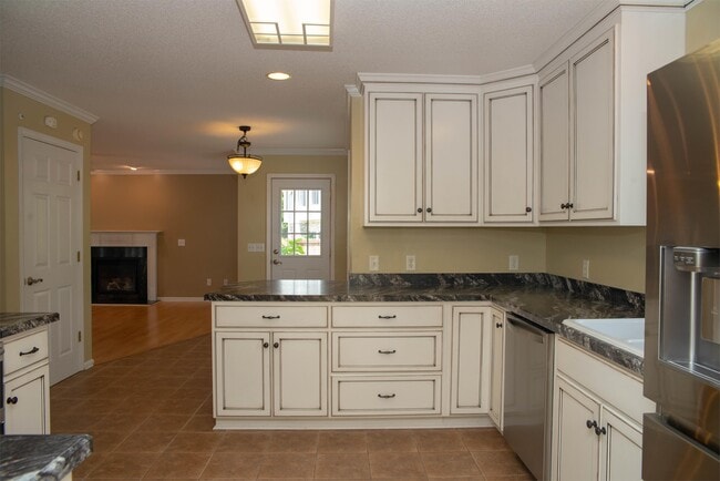 Building Photo - 144 Vail Ct