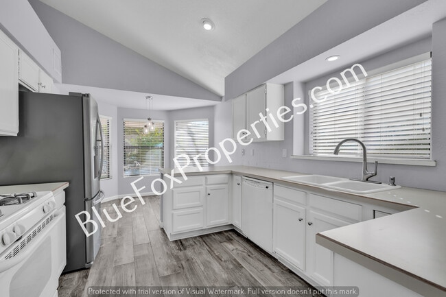 Building Photo - 9810 Amarosa