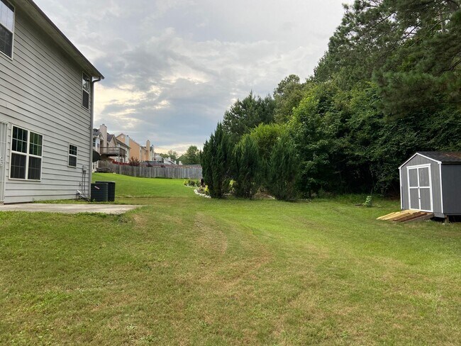 Foto del edificio - 4BR Home w/ Fireplace + 2-Car Garage in Snellville
