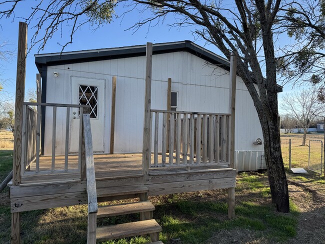 Building Photo - Very nice 3 bedroom 2 bath mobile home wit...