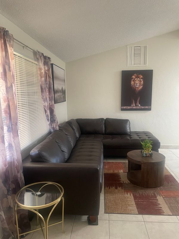 Foto principal - 21200 Kenniston St