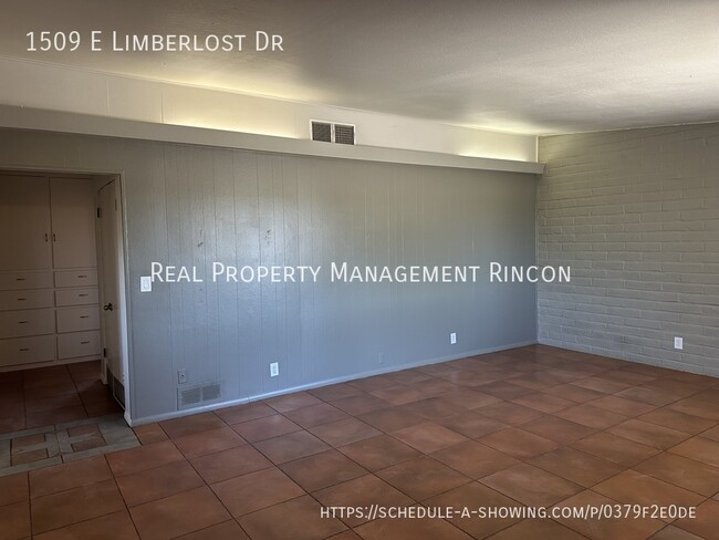 Building Photo - Must See!! Hurry!! Won't last!!!