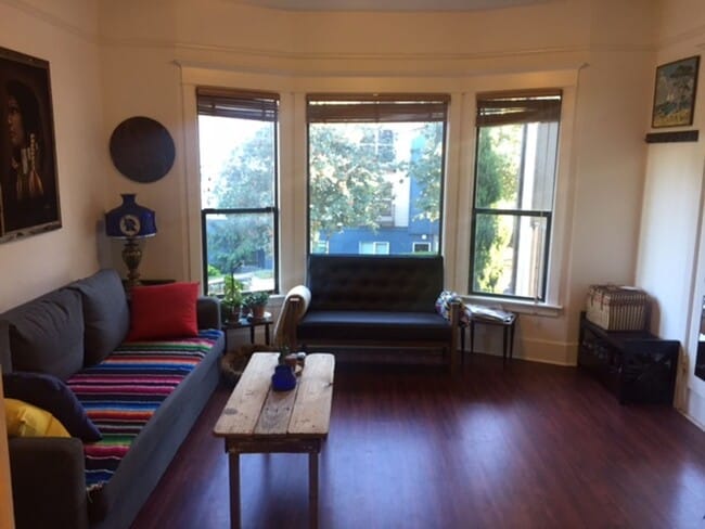 Building Photo - Quiet and Charming Tudor in Cap Hill!