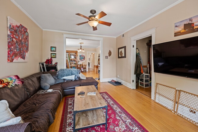Foto del edificio - 3614 N Hoyne Ave