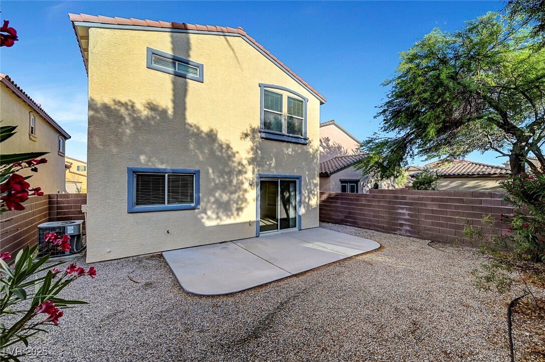 Foto principal - 2431 Lilac Cove St