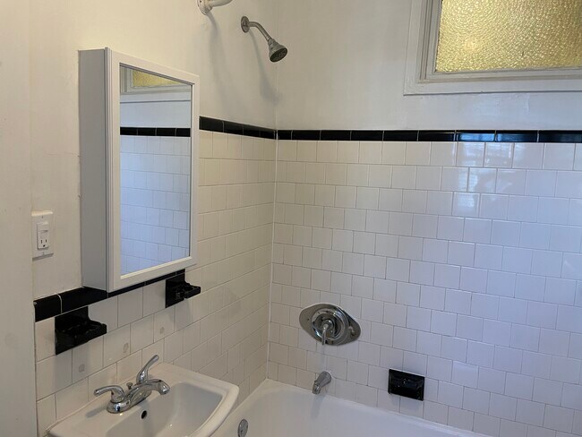 Foto del edificio - 1024 N Calvert St