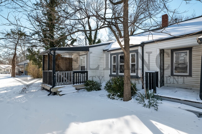 Building Photo - 4825 E Pine St