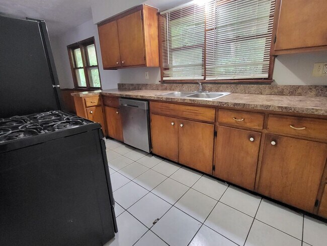 Foto del edificio - Move in ready!