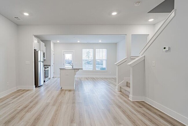 Foto del edificio - Price Improvement! Townhome in Moore Hwy 290