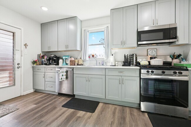 Building Photo - 6805 Merle St