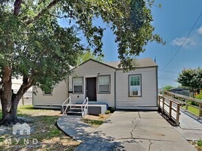 Building Photo - 1735 Arlington Dr