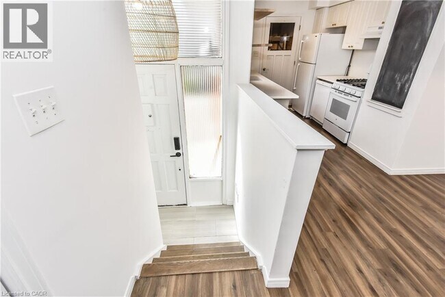 Photo du bâtiment - 373 Hillcrest Rd