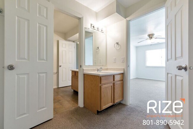 Building Photo - 4116 S Oak Meadows Dr