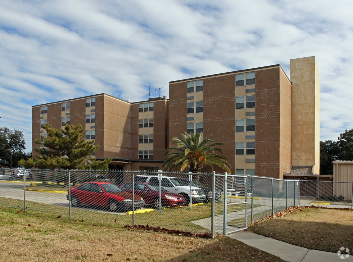 Building Photo - Delille Inn