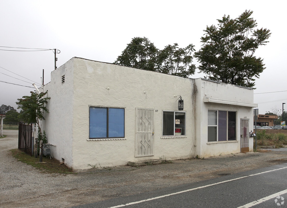 Primary Photo - 1229-1231 E 6th St