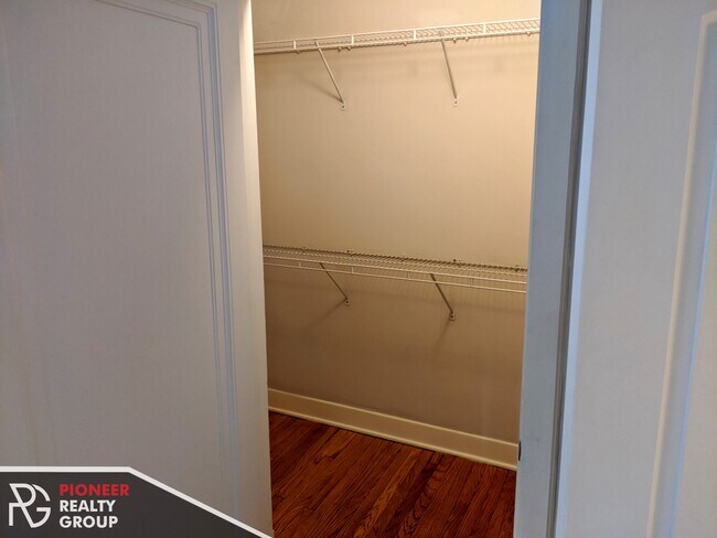 Foto del edificio - 2329 N Rockwell St