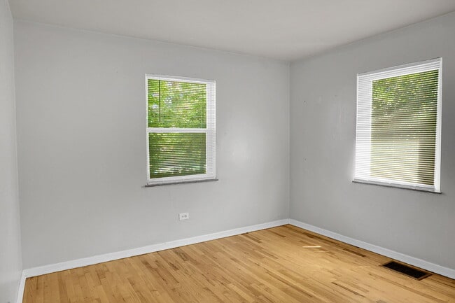 Building Photo - $2,695.00 - 3 Beds, 2 Bath, Duplex in Denv...