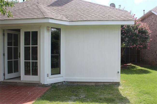 Building Photo - 285 Alex Dr