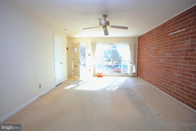 Building Photo - 613 W Lynfield Dr