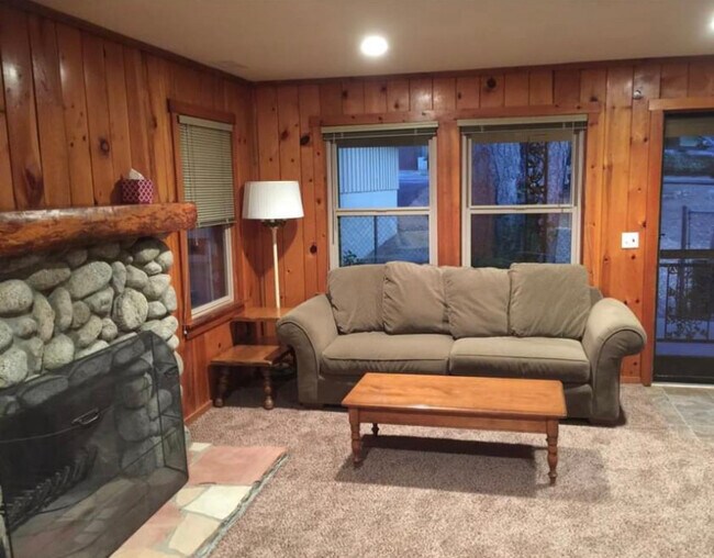 Foto del edificio - 53570 Tollgate Rd