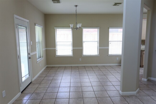 Building Photo - 3327 Summerwood Ln
