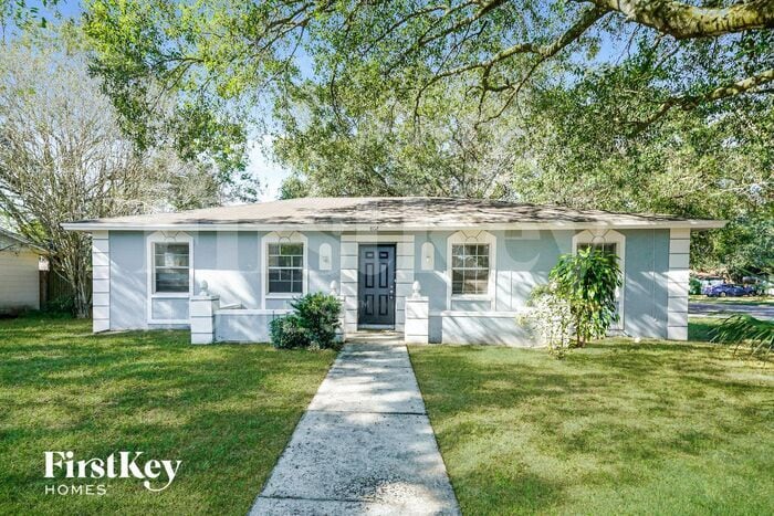Primary Photo - 802 Briarcliff Dr