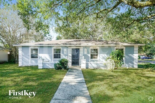 Building Photo - 802 Briarcliff Dr