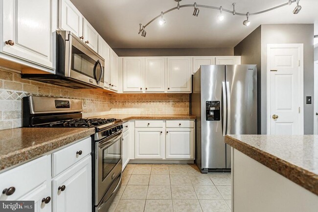 Building Photo - 151 Vernon Ct