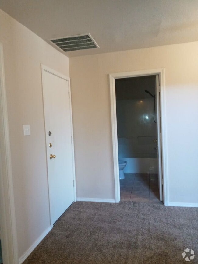 Building Photo - 9900 Sunshine Mesa Dr NW