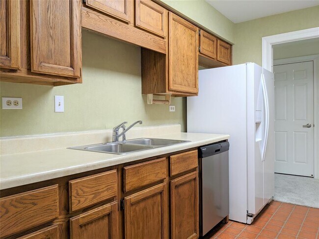 Building Photo - 661 Bering Dr