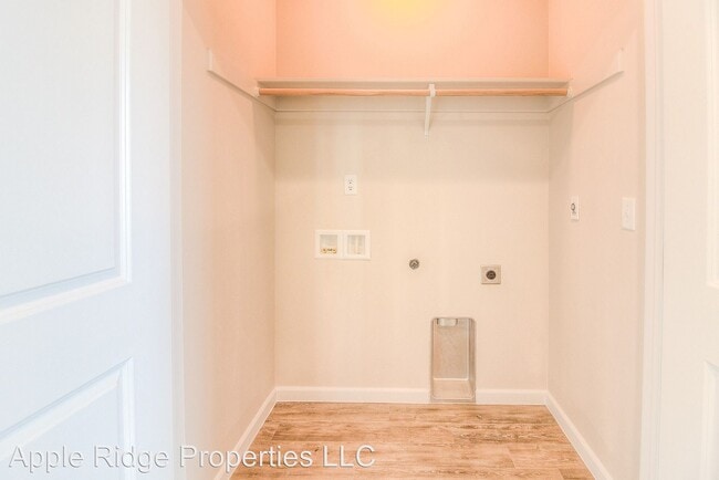 Building Photo - 2400 Woolsey Ln