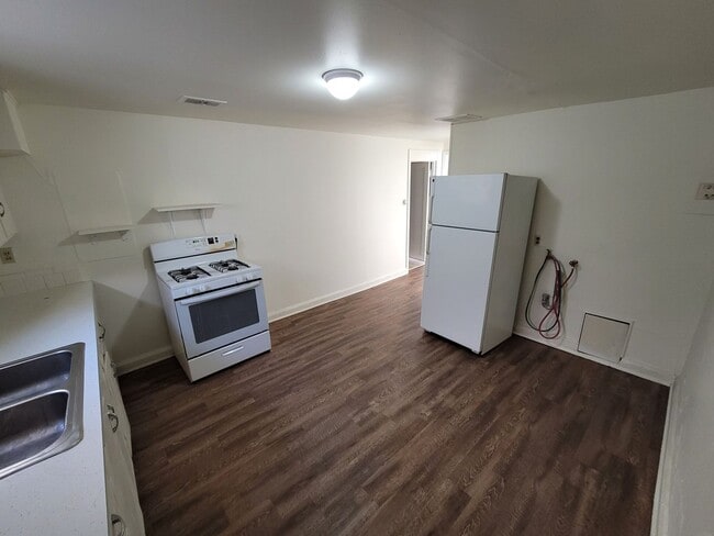 Foto del edificio - $1150 - 1BR/1BA Pet Friendly Duplex Near G...