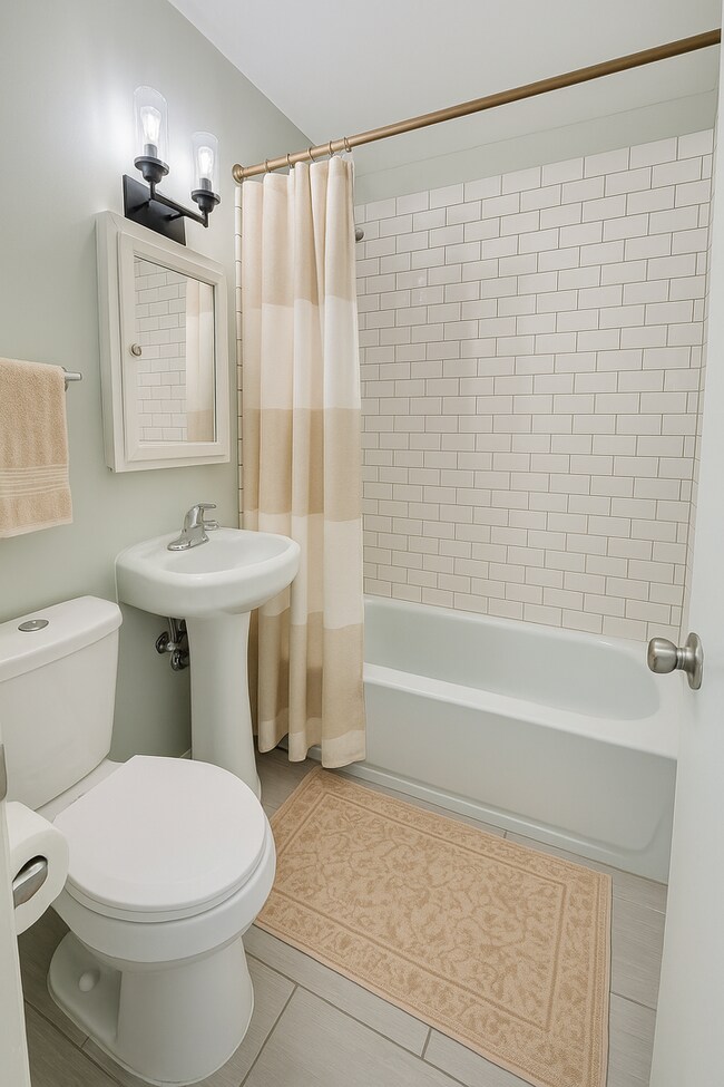 Interior Photo - 2205 Bryant Ave: The Lowry Hill Nook