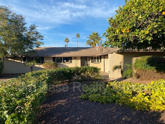 Building Photo - 506 E Sagebrush St