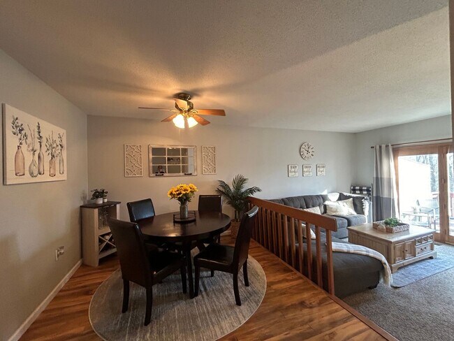 Foto del edificio - 882 N Colony Rd