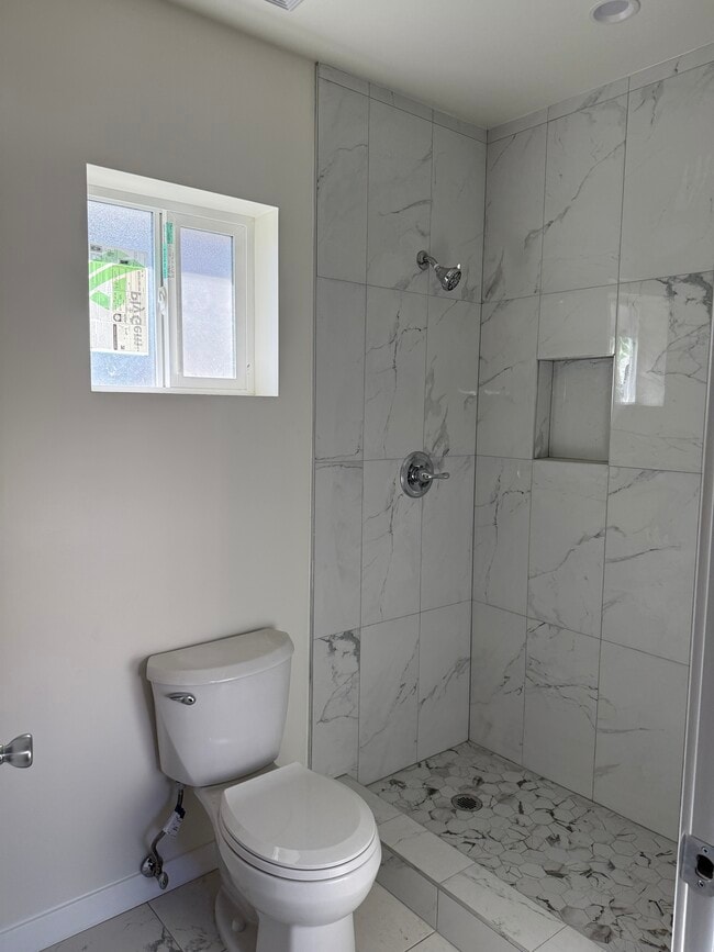 Bathroom - 616 Alexander St
