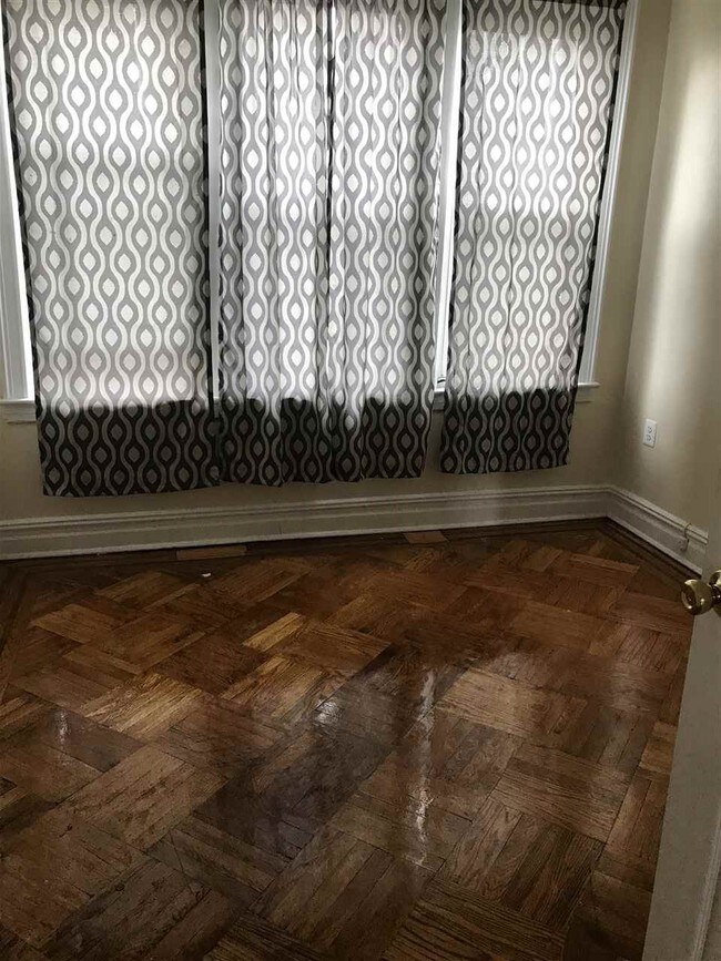 Foto del edificio - 341 Cator Ave