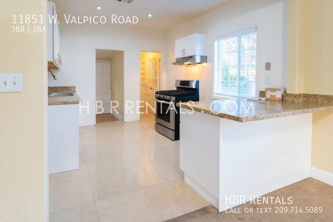 Foto del edificio - Tracy Three Bedroom - Single Story Home