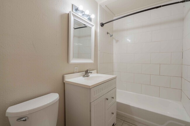 Foto del edificio - 3710 W 44th St