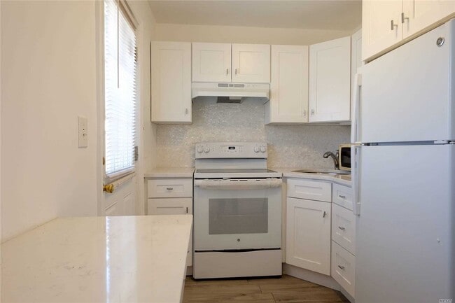 Building Photo - 3120 Oceanside Rd