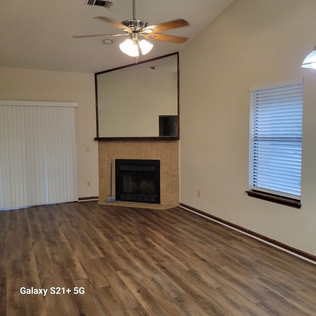 Photo - $1150 - 2/2 - Move IN Special! House