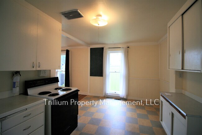 Building Photo - 3532 NE Grand Ave