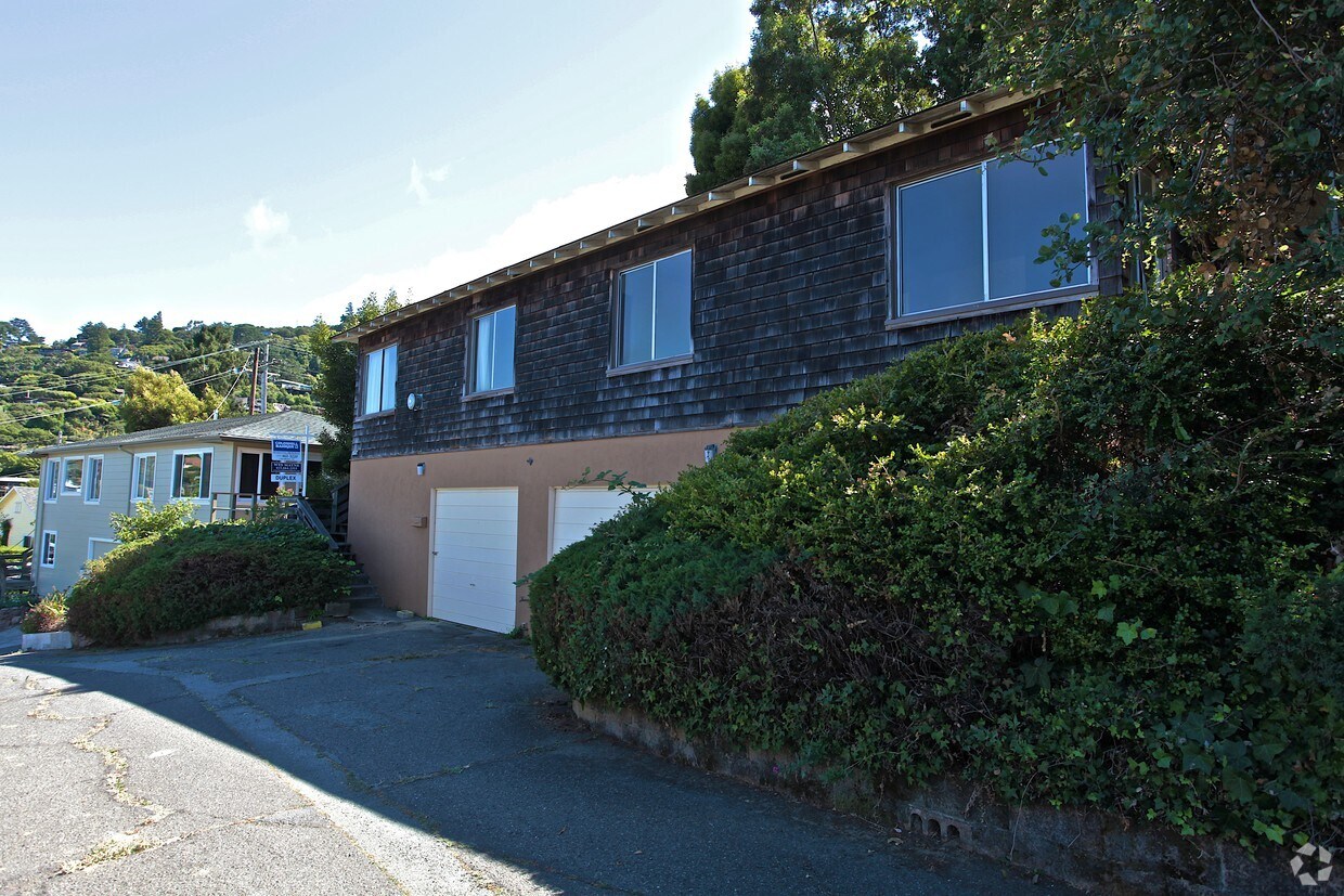 Building Photo - 608 Locust St