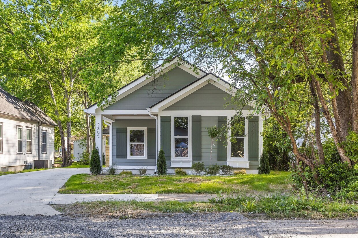 Primary Photo - Say "Hello" to 2305 Kirby Ave.- charming n...