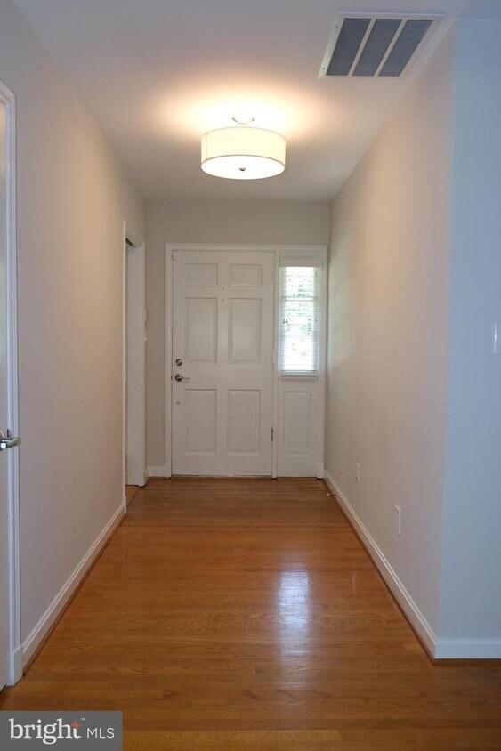 Primary Photo - 1825 Briar Ridge Ct