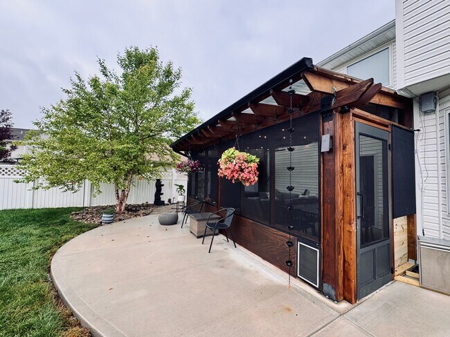 Foto del edificio - 2264 Ferndown Dr